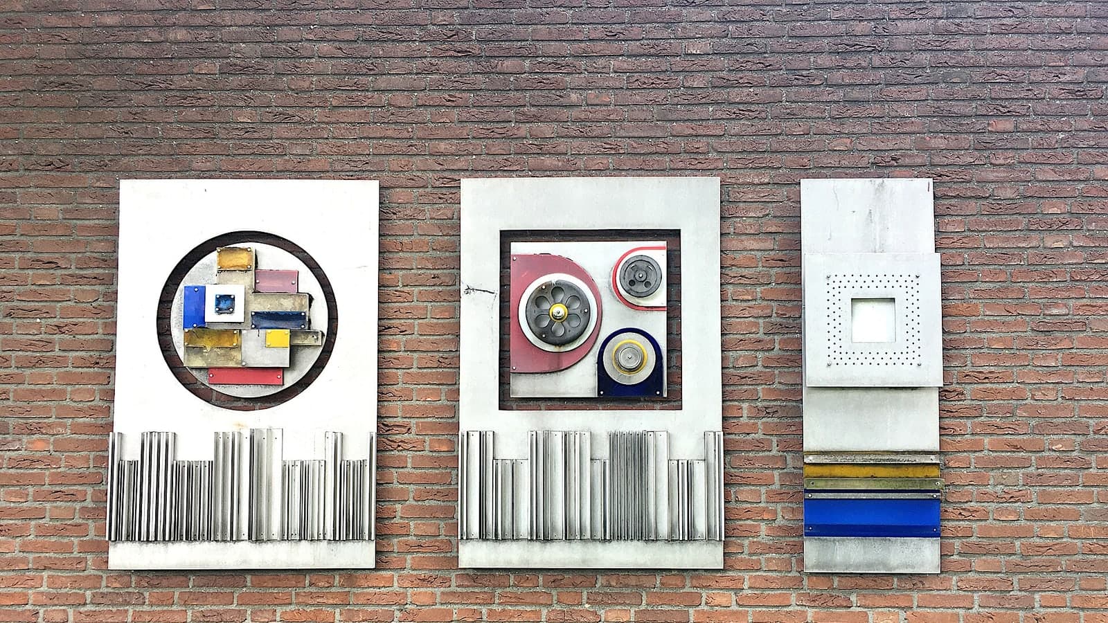 Wiki File:Eindhoven muurrelief Lukas Smits WoodenSpoon Wikimedia Commons — contextual file photograph