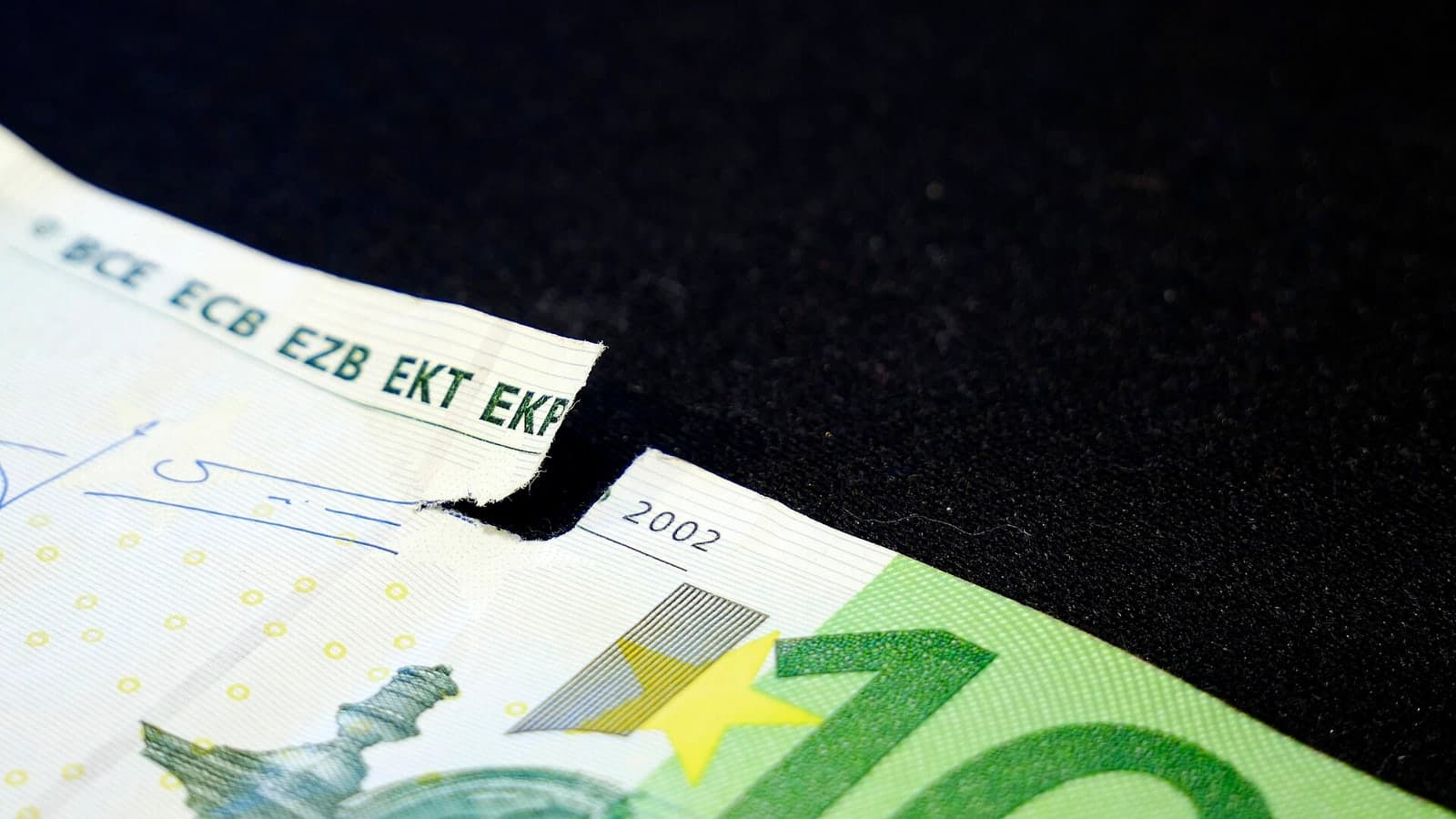 Wiki File:Torn 100 euro banknote 100 Santeri Viinamäki Wikimedia Commons 100 100 100 100 100 100 100 100 100 100 100 100 100 100 100 100… — contextual file photograph